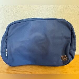 NWT Pitch Blue Lululemon 2L belt beg
